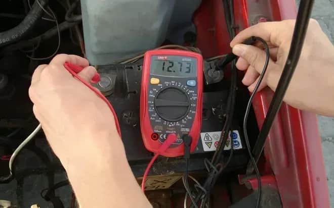 Jak podłączyć amperomierz bezpiecznie i uniknąć błędów w pomiarze