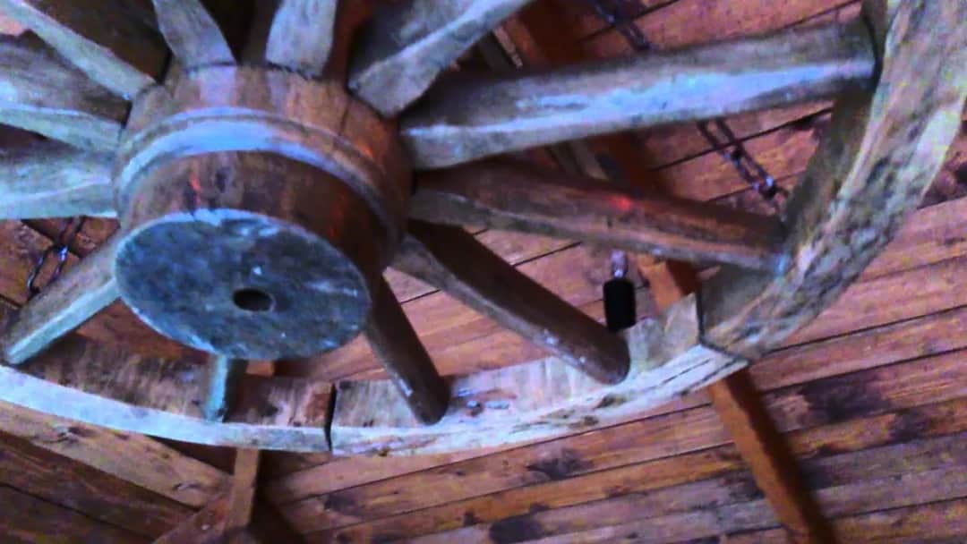 Jak zrobić żyrandol z koła od wozu - łatwe kroki i porady bezpieczeństwa