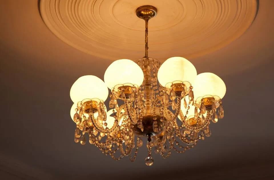 Gdzie wyrzucić żyrandol, aby uniknąć problemów z utylizacją?