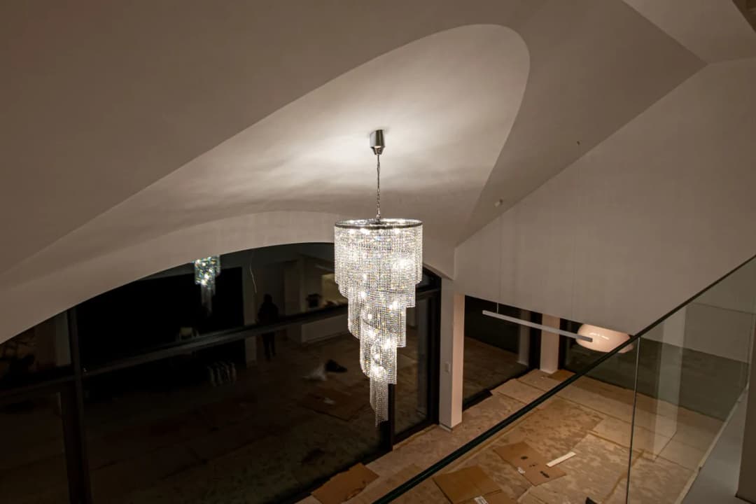 Jak zamontować żyrandol bez wiercenia i uniknąć uszkodzeń sufitu