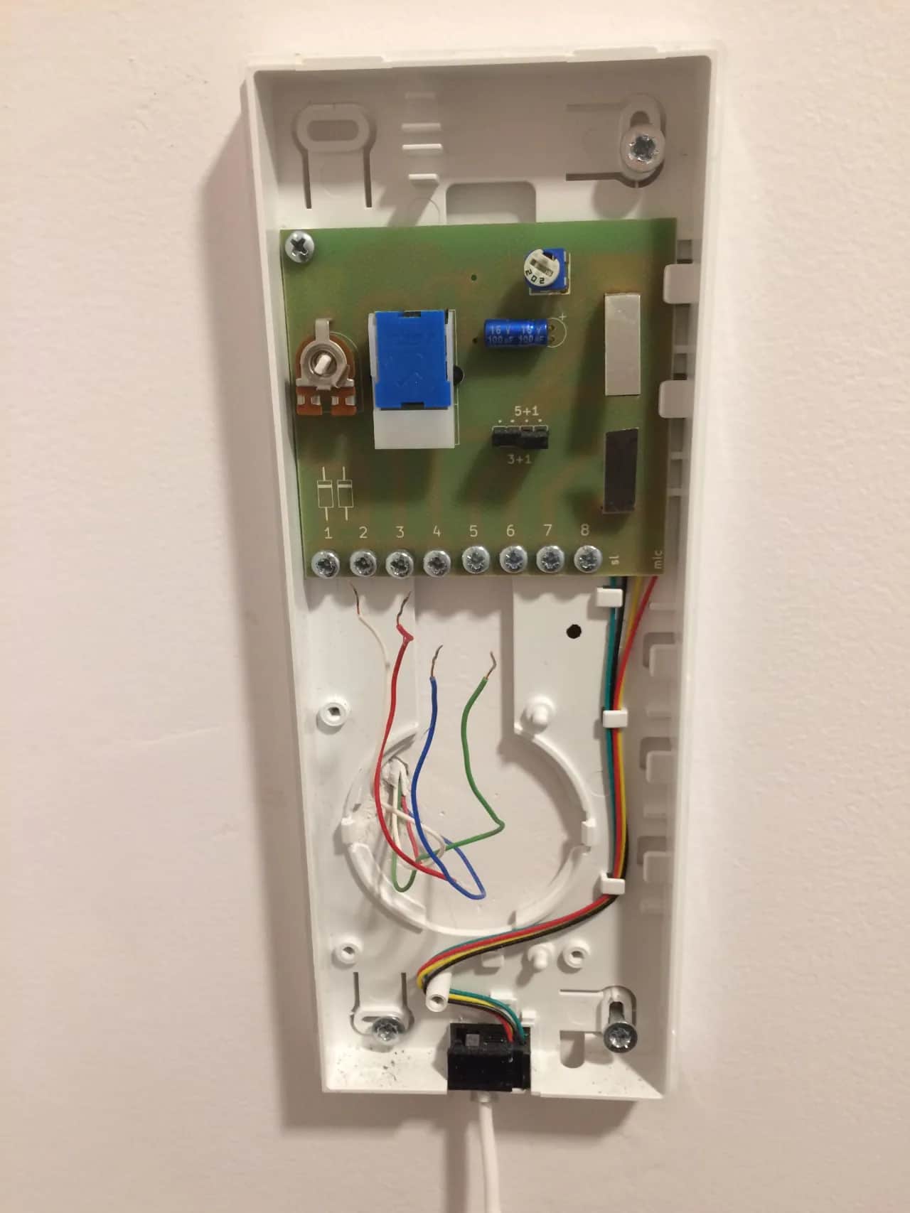 Jak podłączyć domofon 4-żyłowy: 5 prostych kroków dla każdego